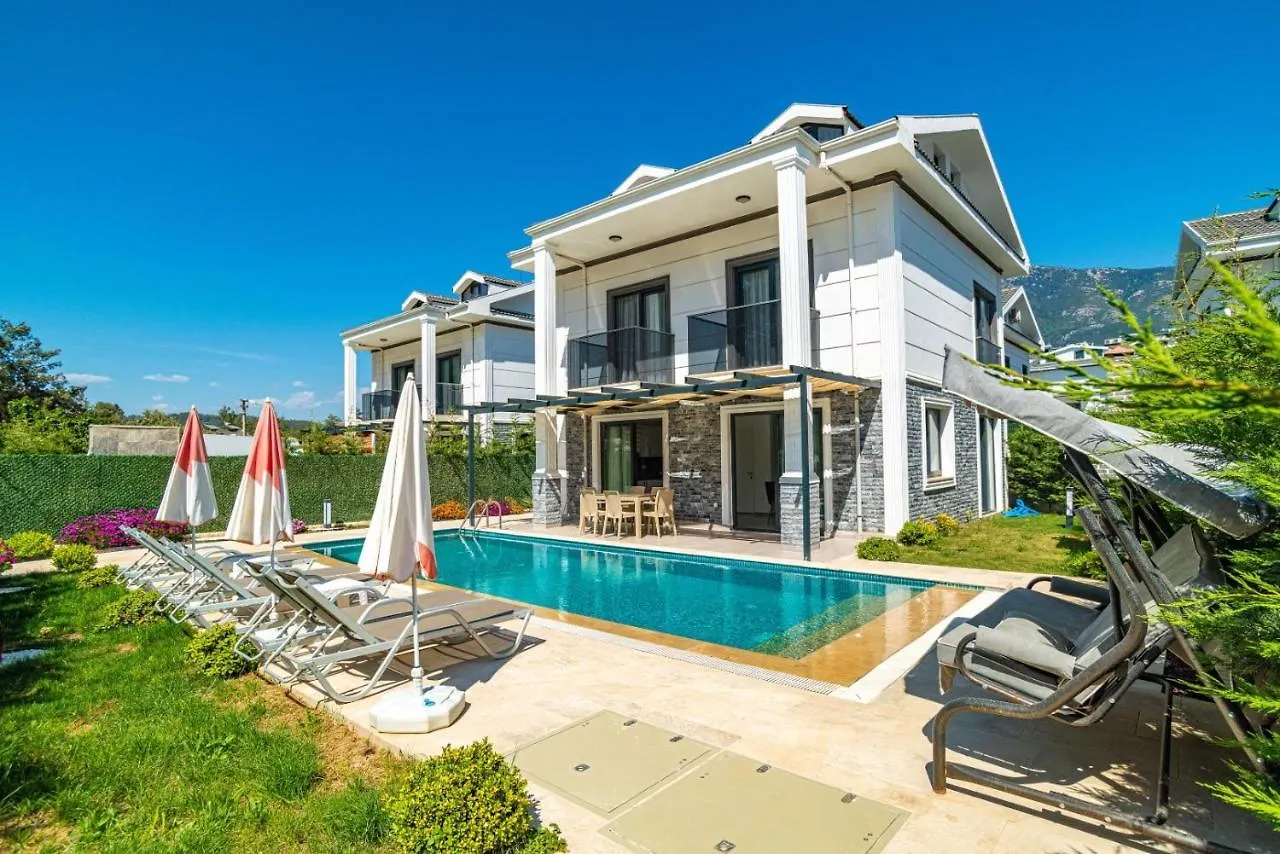 4 Bedroom Holiday Villa In Hisaroenue Oeluedeniz- Gold Rose Fethiye Turkey