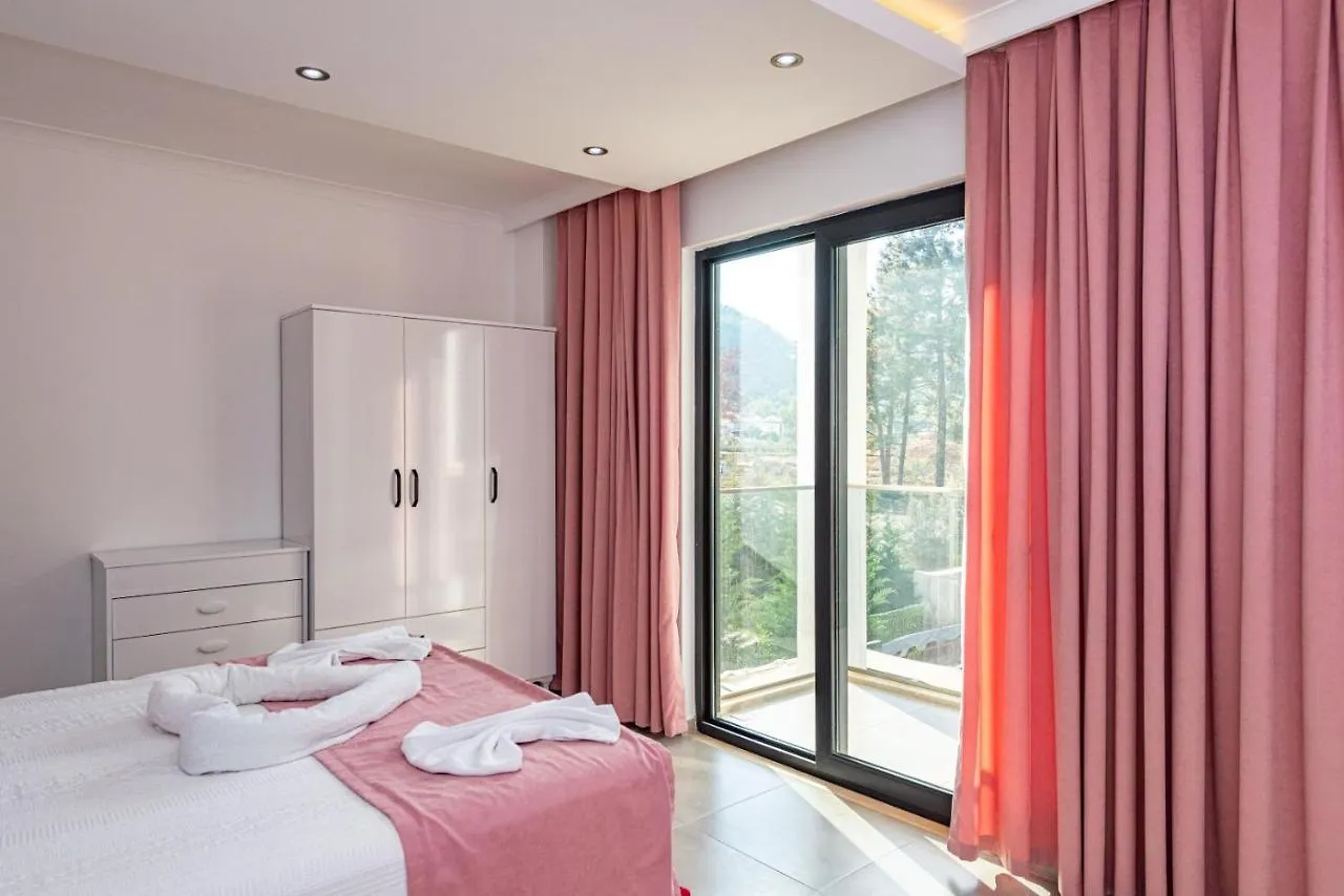 4 Bedroom Holiday Villa In Hisaroenue Oeluedeniz- Gold Rose Fethiye 0*,  Turkey