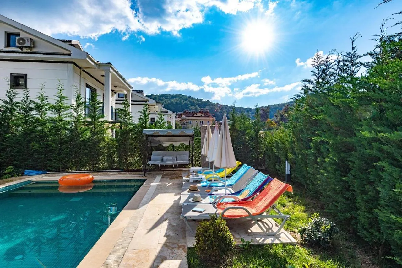 4 Bedroom Holiday Villa In Hisaroenue Oeluedeniz- Gold Rose Fethiye