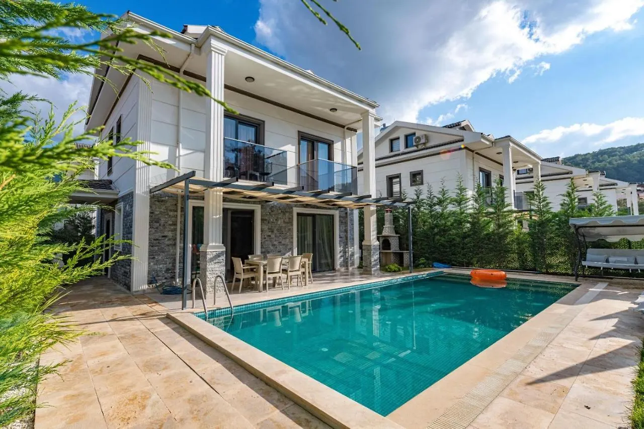 4 Bedroom Holiday Villa In Hisaroenue Oeluedeniz- Gold Rose Fethiye