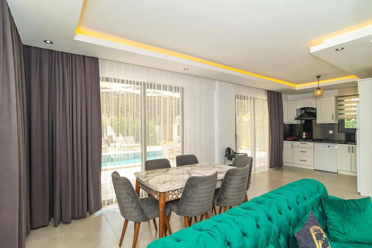 4 Bedroom Holiday Villa In Hisaroenue Oeluedeniz- Gold Rose Fethiye Turkey