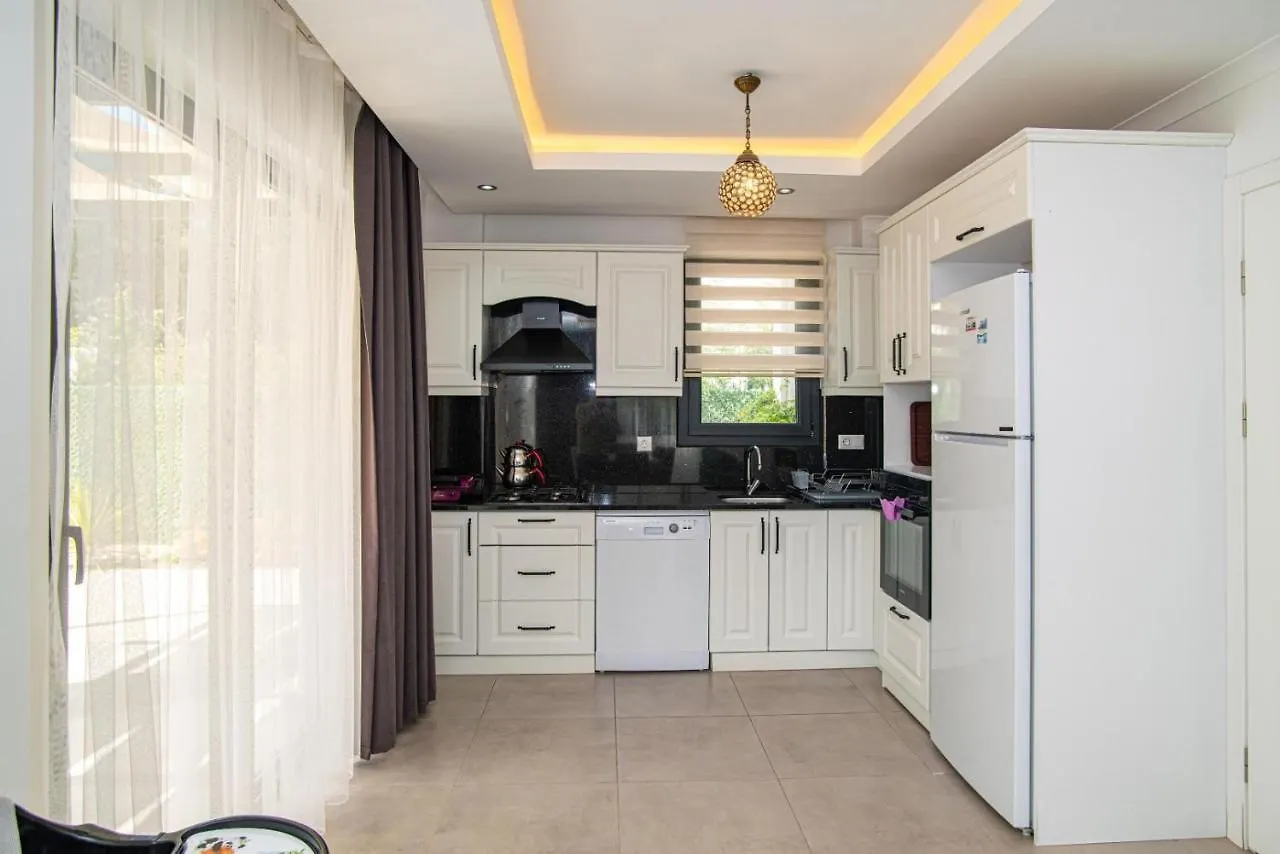 4 Bedroom Holiday Villa In Hisaroenue Oeluedeniz- Gold Rose Fethiye